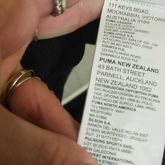 Puma jogging set, like new condition. Includes sweatshirt and jogger pants - Picture 11 of 14